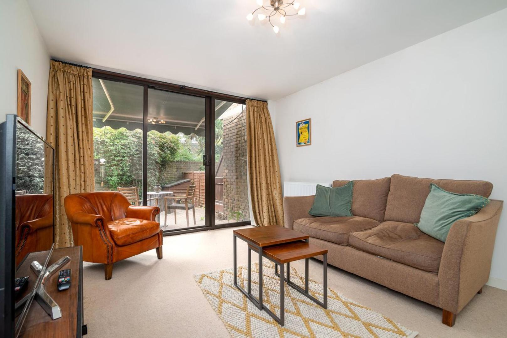 Guestready - Lovely Ground Floor Duplex With Patio In Southbank Apartment London Exterior photo