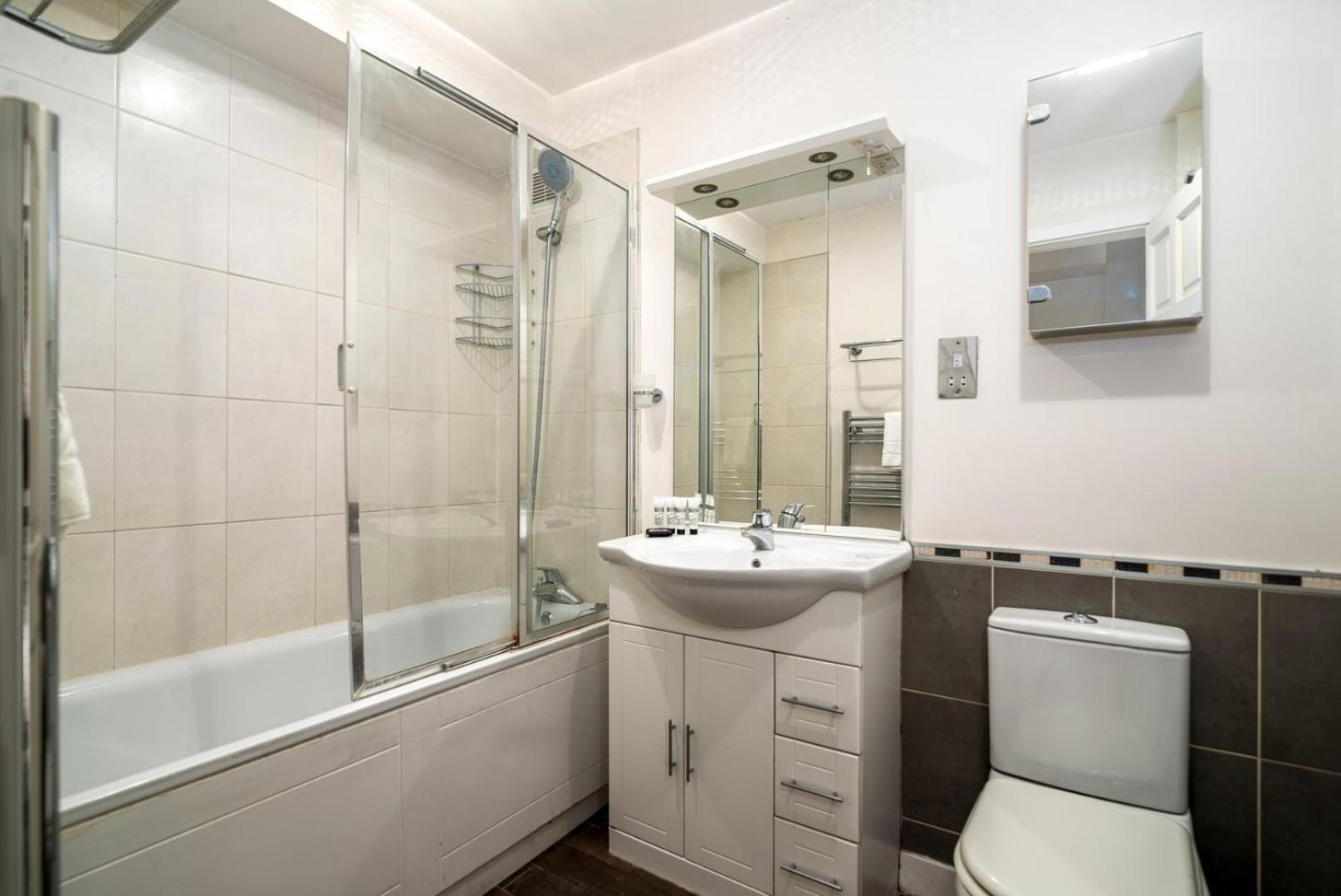 Guestready - Lovely Ground Floor Duplex With Patio In Southbank Apartment London Exterior photo